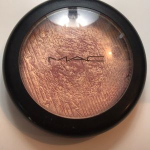 MAC Cosmetics Beaming Blush Extra Dimensional